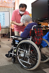 ご長寿の表彰・ご長寿の方へ賞状と記念品が贈呈されました
